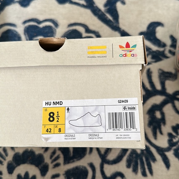 New in box adidas - Picture 3 of 3